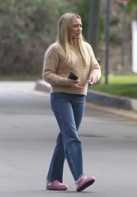 Nahá fotka uniklých OnlyFans od Hilary Duff