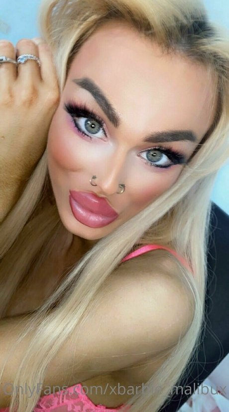 Nahá fotka uniklých OnlyFans od Xbarbiemalibux