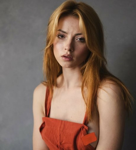 Naken lekkede OnlyFans-bilde av Sophie Ia Sage