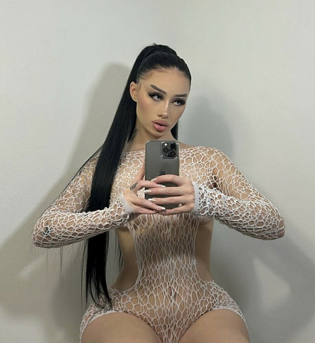 Auhneesh Nicole