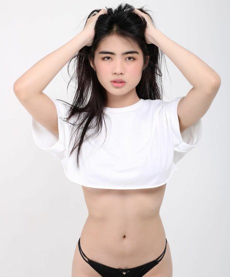Nøgent lækket OnlyFans-billede af Azi Acosta