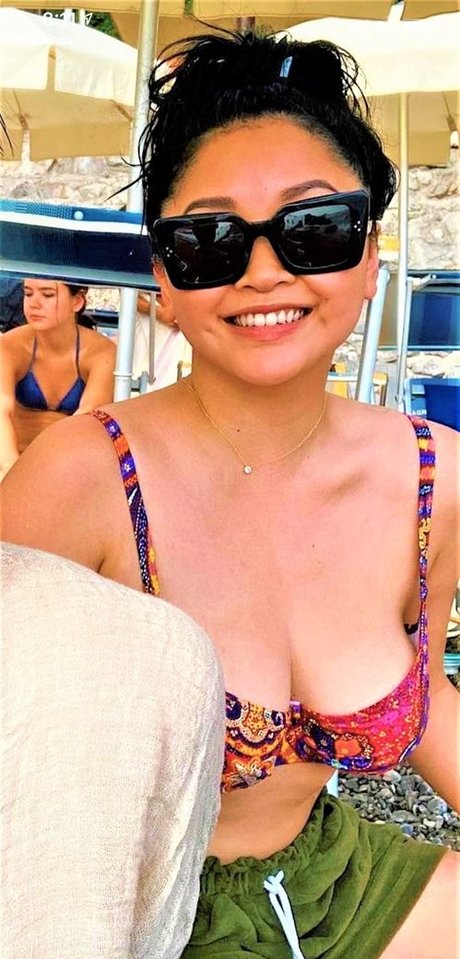 Naken lekkede OnlyFans-bilde av Lana Condor