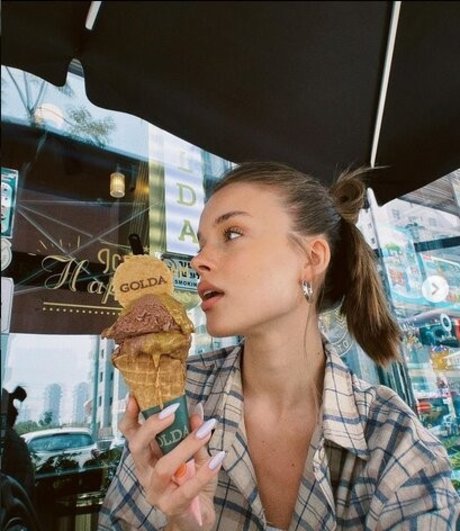 Anna Zak