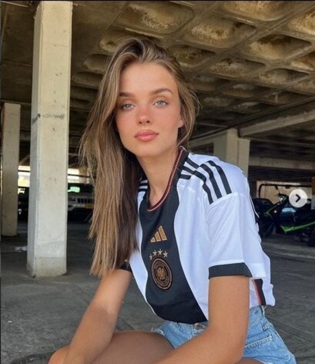 Anna Zak