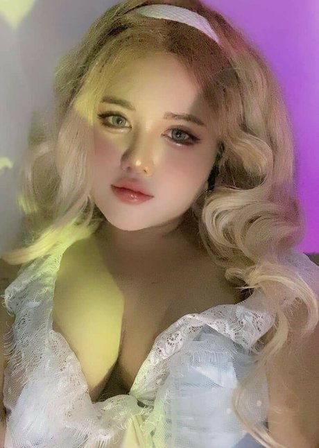 Nahá fotka uniklých OnlyFans od Charlotte Linlin
