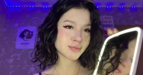Foto di nudo di fuga di OnlyFans di Lezzy Bunny Asmr