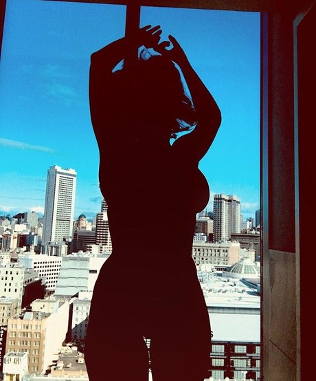 Milana Vayntrub