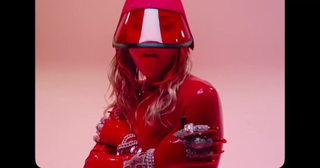 Nahá fotka uniklých OnlyFans od Miley Cyrus