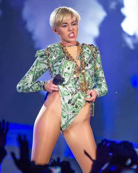 Nahá fotka uniklých OnlyFans od Miley Cyrus