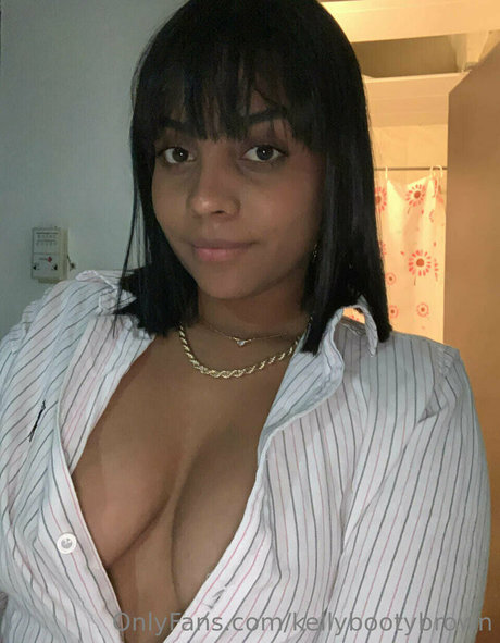 Naken läckt OnlyFans-bild av Kellybootybrown