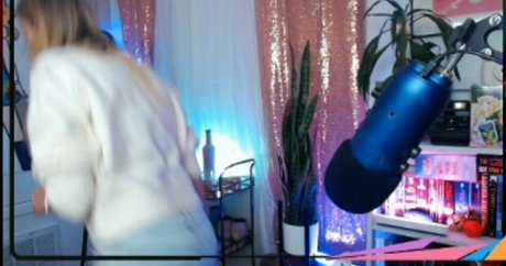 Naken lekkede OnlyFans-bilde av Maude Garrett