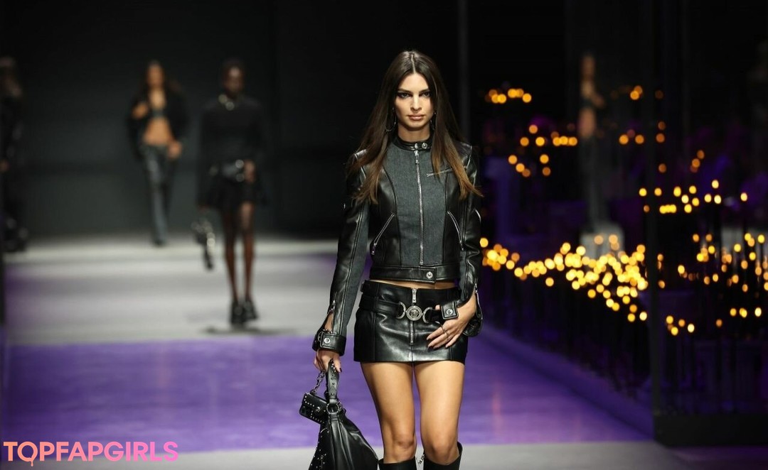Nahá fotka uniklých OnlyFans od Emily Ratajkowski #1884