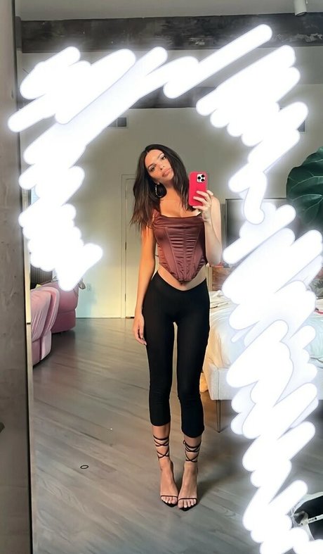 Emily Ratajkowski