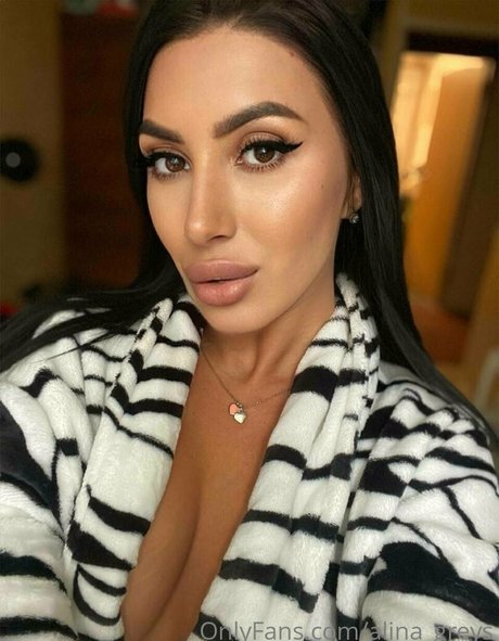 Nahá fotka uniklých OnlyFans od Alinagreys