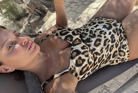 Gizzi Erskine