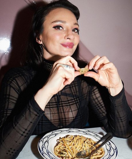 Gizzi Erskine