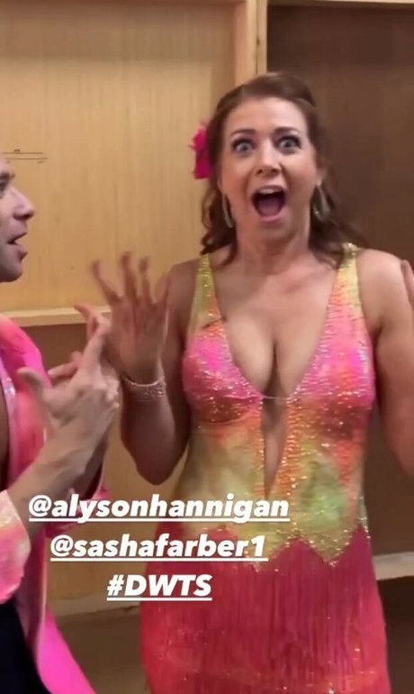 Naken lekkede OnlyFans-bilde av Alyson Hannigan