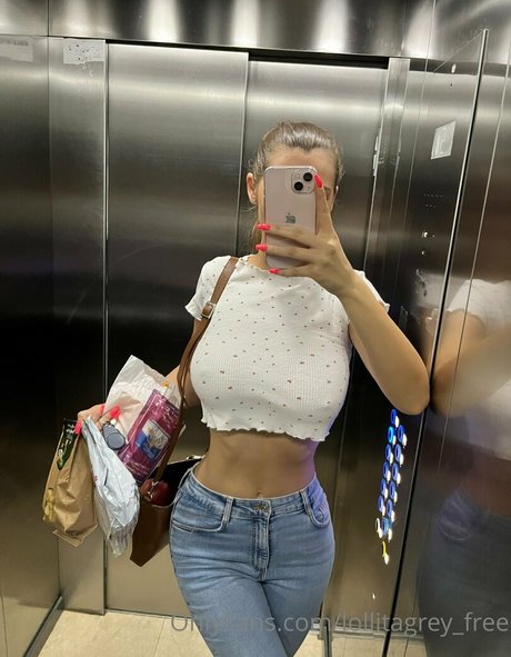 Nahá fotka uniklých OnlyFans od Lollitagreyfree