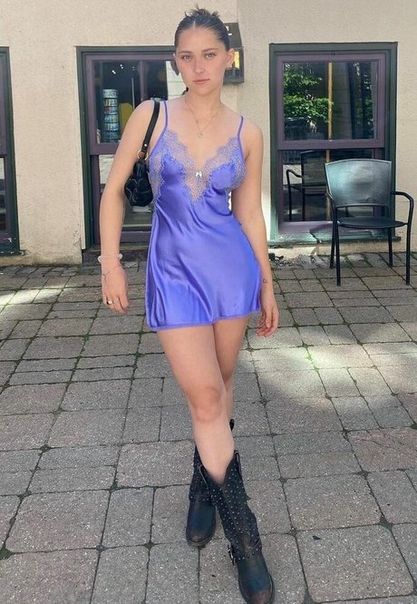 Naken lekkede OnlyFans-bilde av Lilly Breton