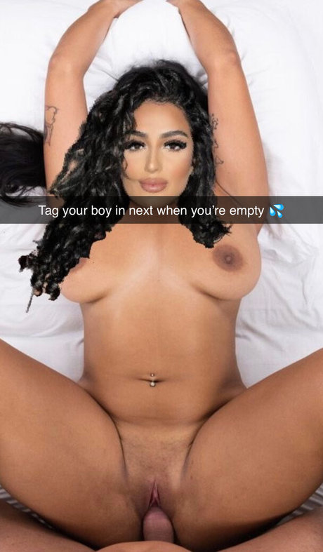 Nøgent lækket OnlyFans-billede af Spicyymimi
