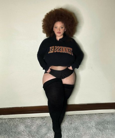 Naken lekkede OnlyFans-bilde av Nikkie Ginger