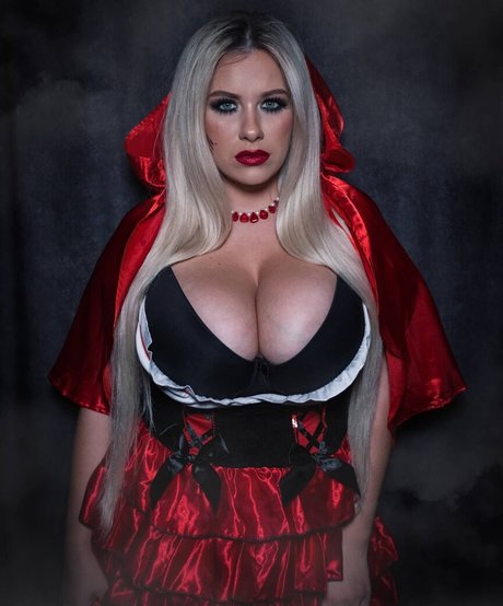 Nina Phoenix