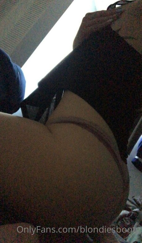 Blondiesbooty