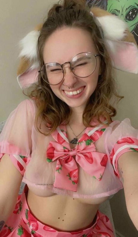 Nahá fotka uniklých OnlyFans od Xangelxfacexx