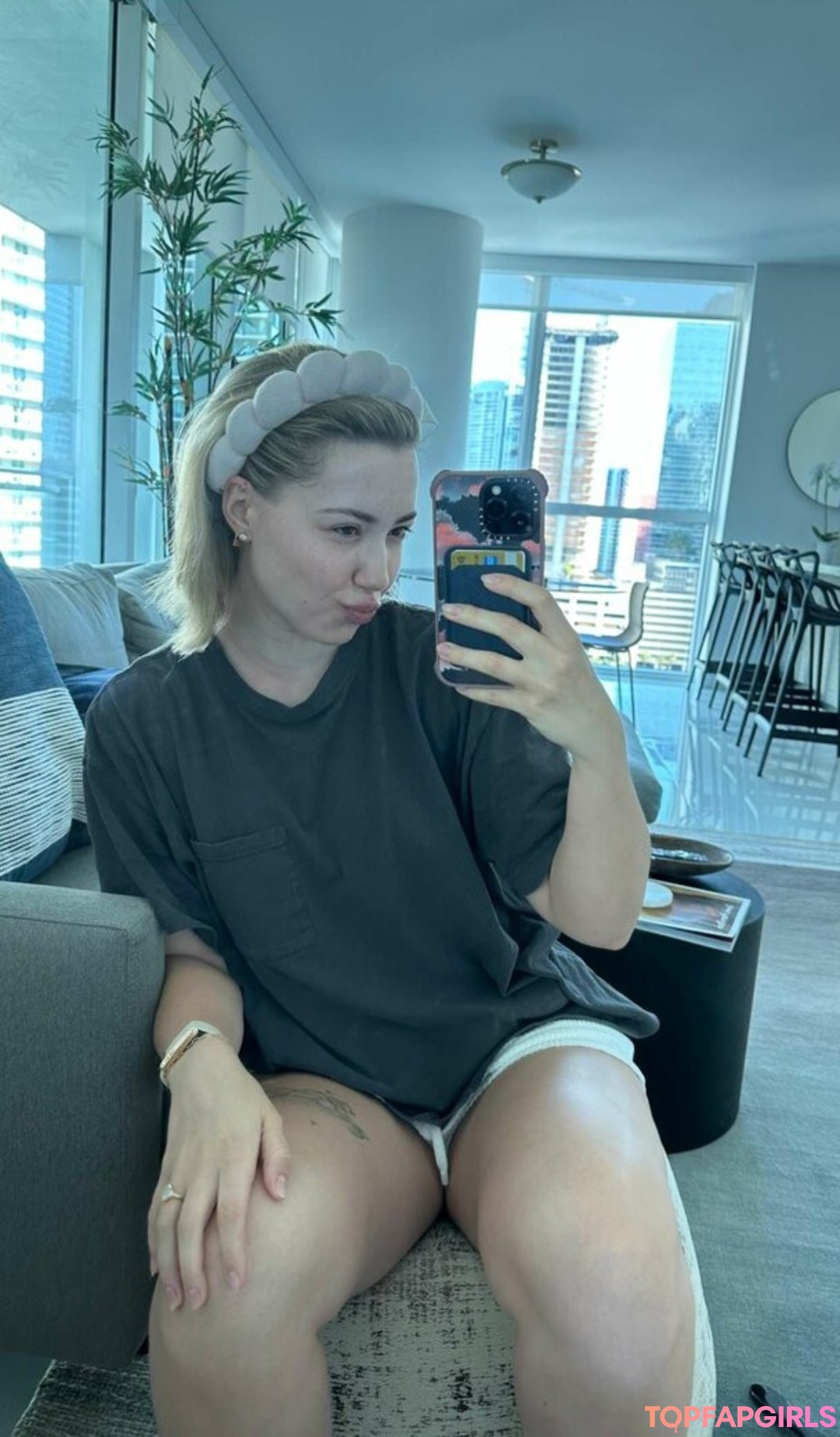 Nahá fotka uniklých OnlyFans od Pineapplebrat #1343