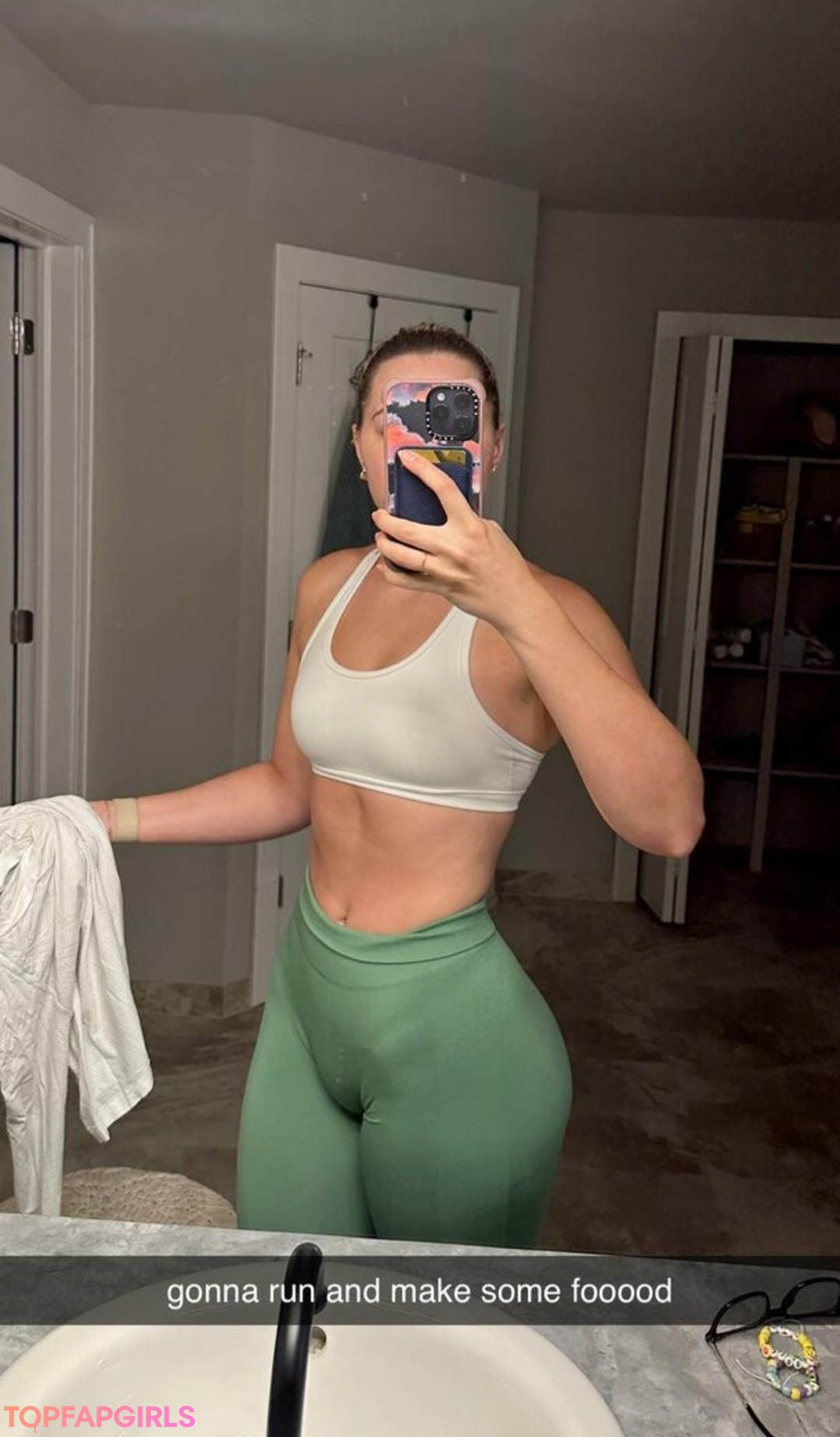 Nahá fotka uniklých OnlyFans od Pineapplebrat #1501