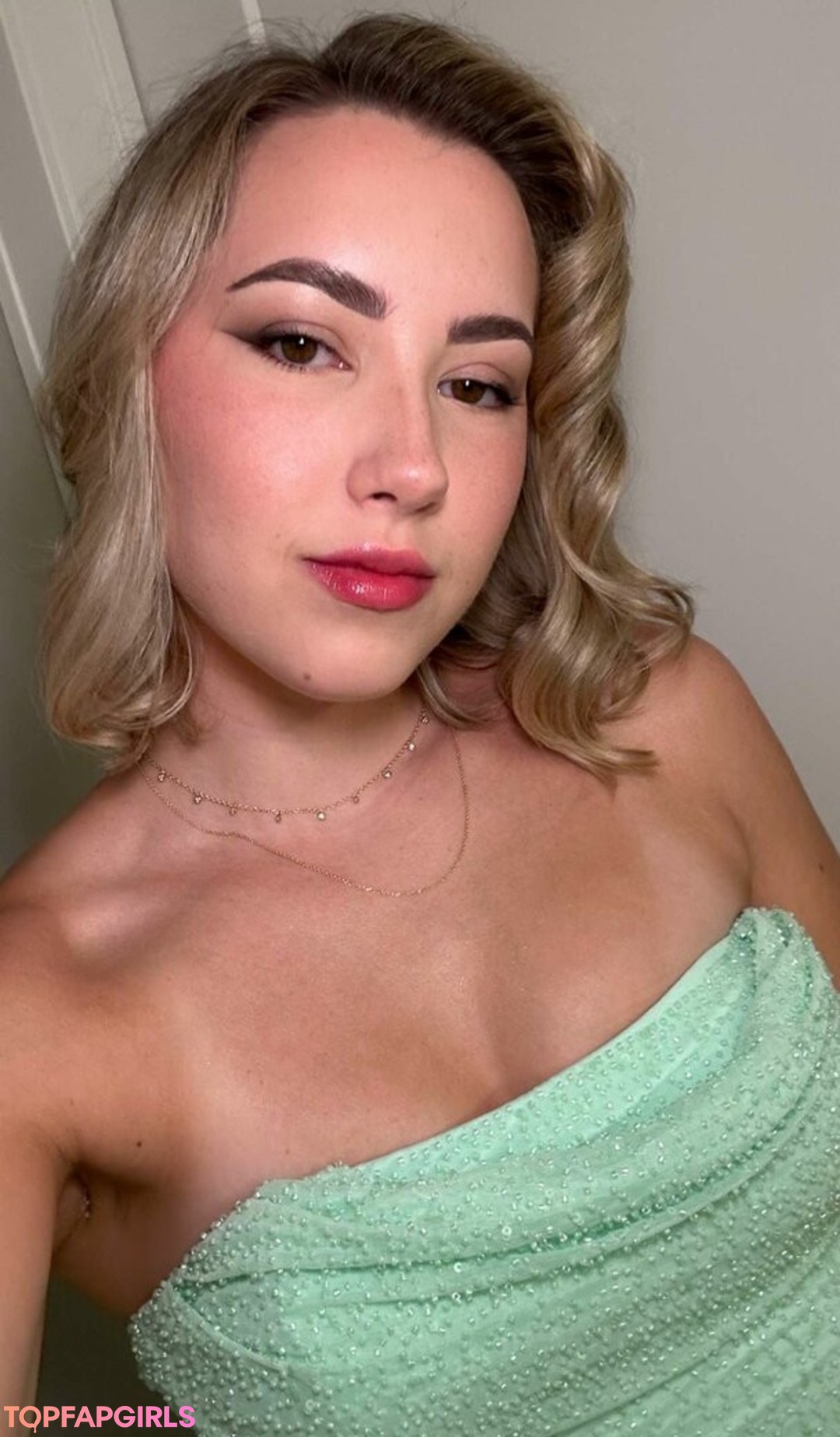 Nahá fotka uniklých OnlyFans od Pineapplebrat #1519