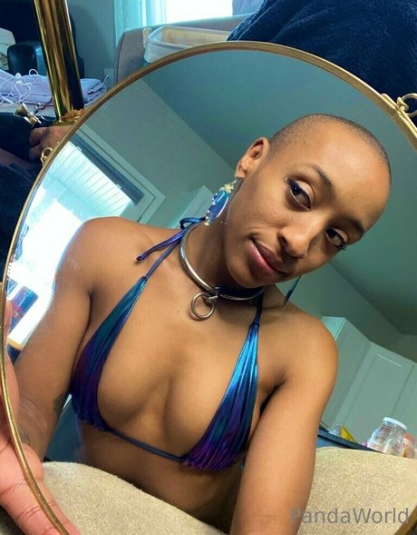Naken lekkede OnlyFans-bilde av Thecleopanda