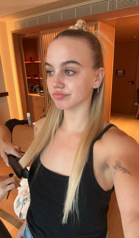 Nahá fotka uniklých OnlyFans od Emma Brooks