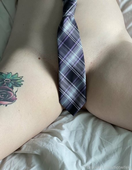 Hotwifekk