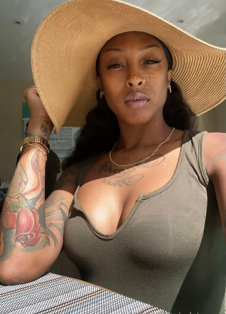 Nahá fotka uniklých OnlyFans od Iamnikitaknight