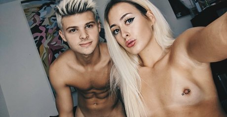 Naken lekkede OnlyFans-bilde av Rosiebones
