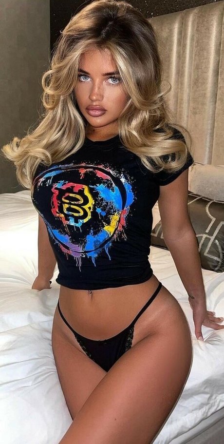 Mia Woodhall