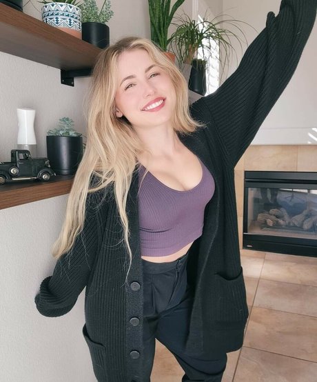 Nicki Taylor
