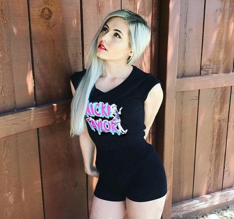 Nicki Taylor