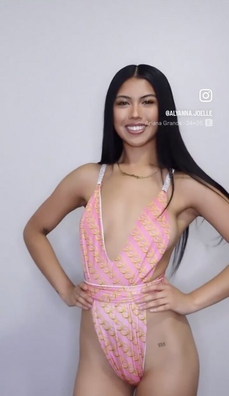 Naken lekkede OnlyFans-bilde av Alyanna Joelle
