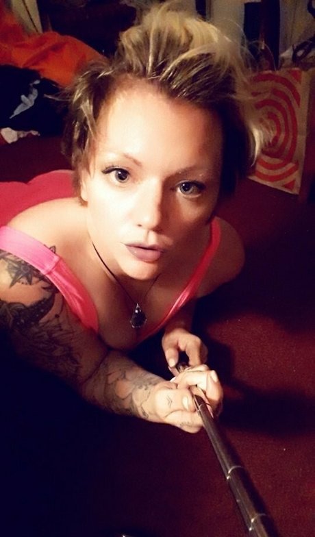 Theamputeebitch