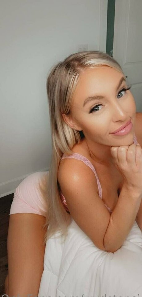 Alasti lekkinud OnlyFans-i pilt Wydstepsissy