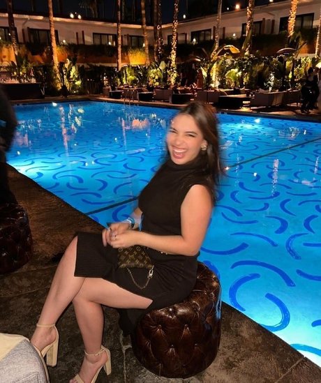 Naakte gelekte OnlyFans-foto van Isabella Gomez