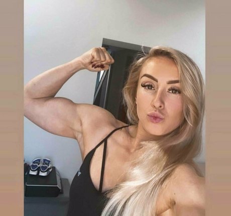 Foto desnuda filtrada de OnlyFans de Thefitnessbarbiie