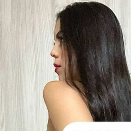 Naken lekkede OnlyFans-bilde av Lais Miron