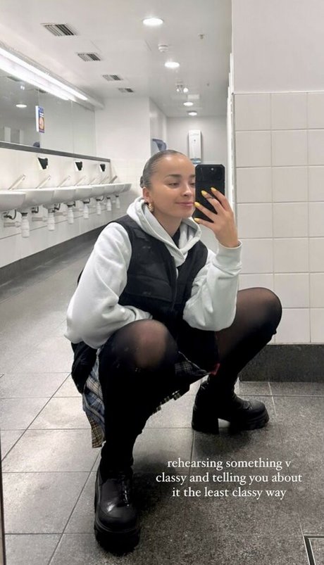Ella Eyre