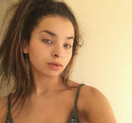 Ella Eyre