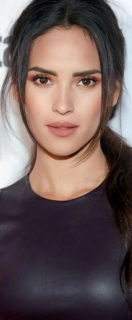 Nacktes geleaktes OnlyFans-Foto von Adria Arjona