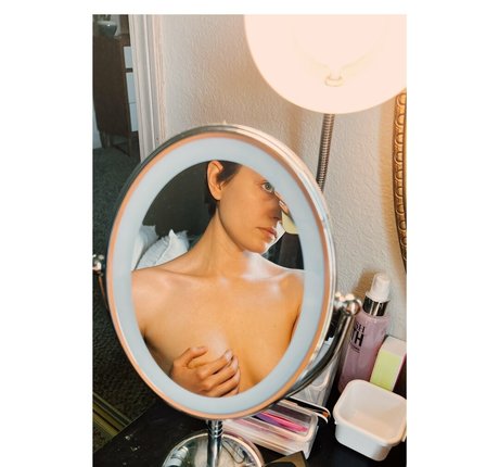 Nacktes geleaktes OnlyFans-Foto von Girl On Cinema