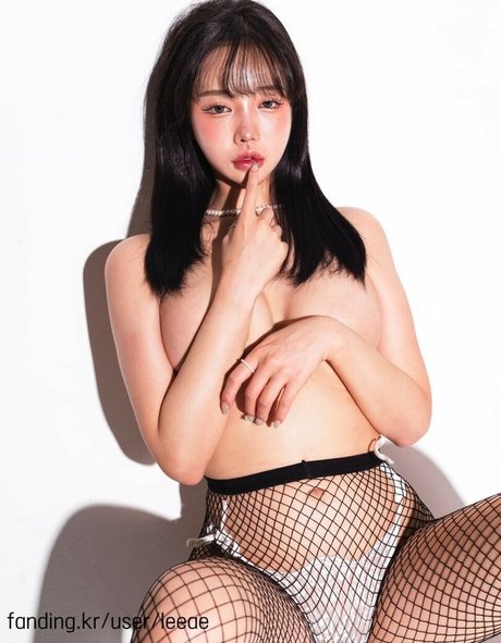 Nahá fotka uniklých OnlyFans od Leeae